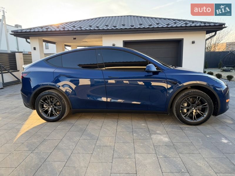 Внедорожник / Кроссовер Tesla Model Y 2024 в Ивано-Франковске