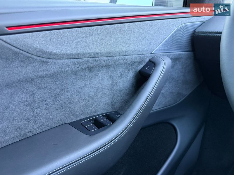 Внедорожник / Кроссовер Tesla Model Y 2025 в Дрогобыче