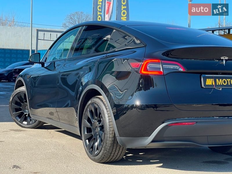 Внедорожник / Кроссовер Tesla Model Y 2024 в Киеве