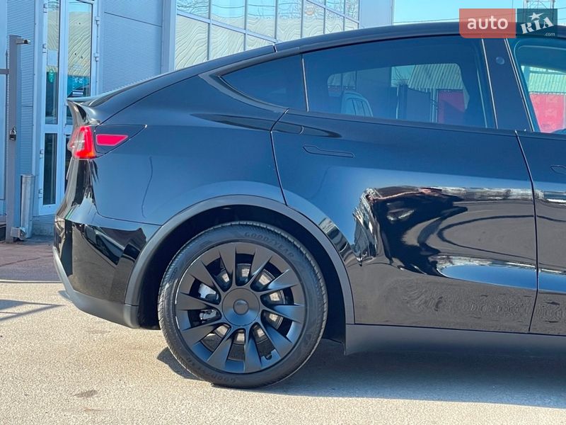 Внедорожник / Кроссовер Tesla Model Y 2024 в Киеве