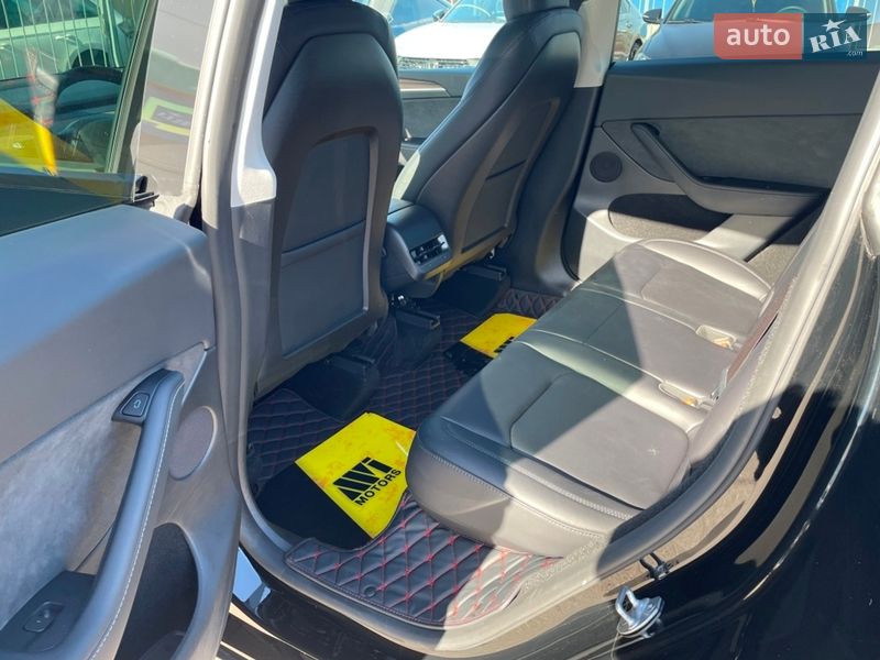 Внедорожник / Кроссовер Tesla Model Y 2024 в Киеве