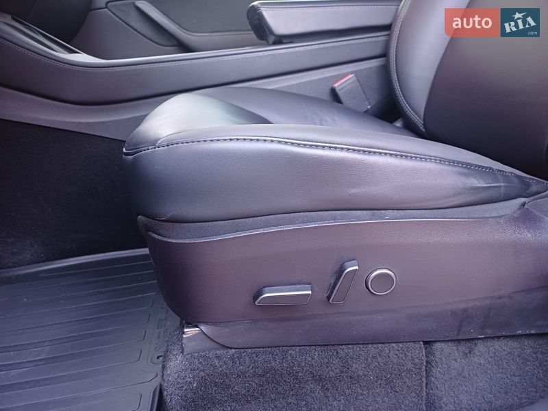 Внедорожник / Кроссовер Tesla Model Y 2022 в Полтаве
