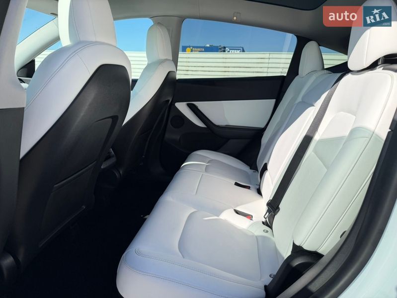 Позашляховик / Кросовер Tesla Model Y 2021 в Львові