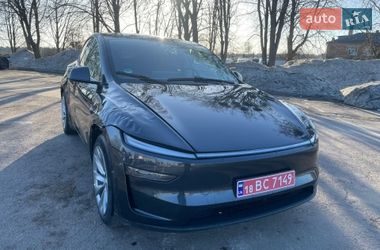 Внедорожник / Кроссовер Tesla Model Y 2025 в Ровно