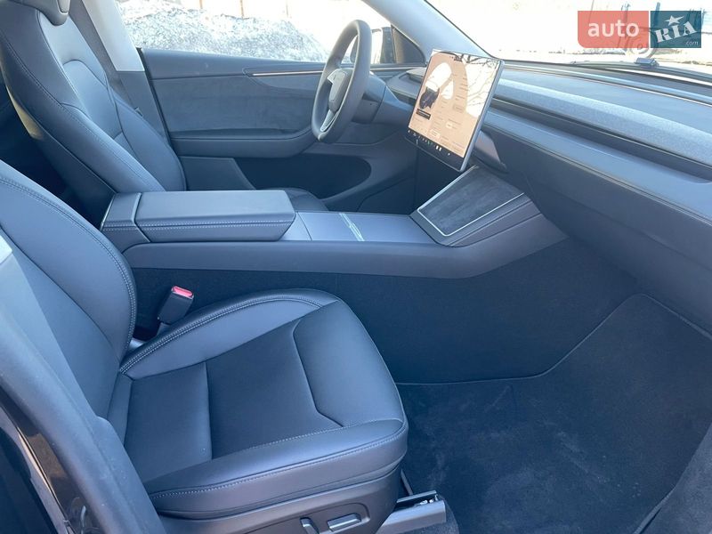 Внедорожник / Кроссовер Tesla Model Y 2025 в Ровно