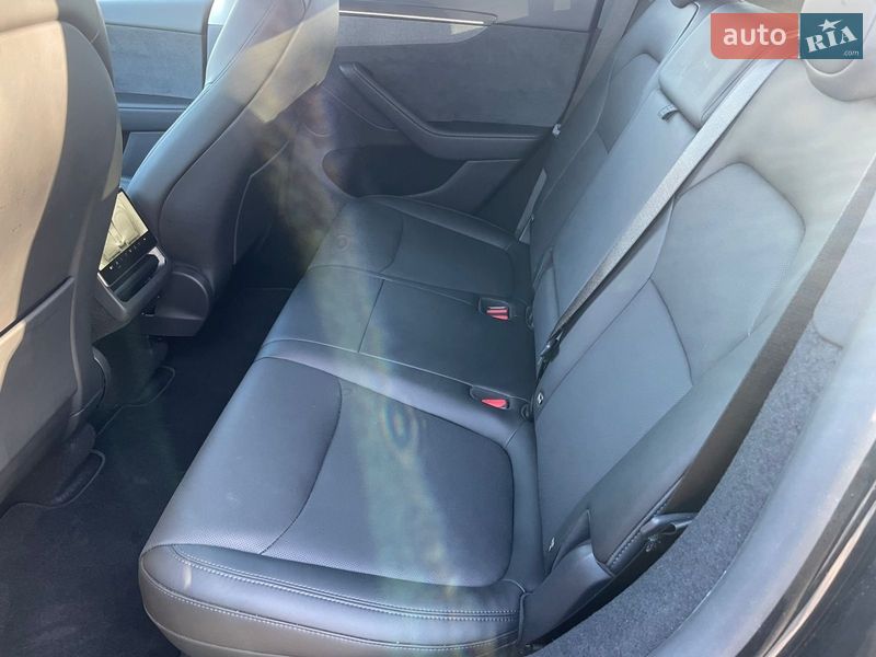Внедорожник / Кроссовер Tesla Model Y 2025 в Ровно