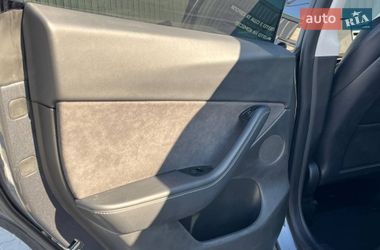 Позашляховик / Кросовер Tesla Model Y 2021 в Львові
