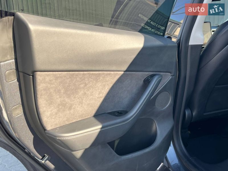 Внедорожник / Кроссовер Tesla Model Y 2021 в Львове