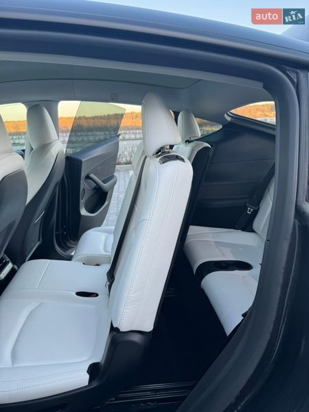 Внедорожник / Кроссовер Tesla Model Y 2024 в Киеве