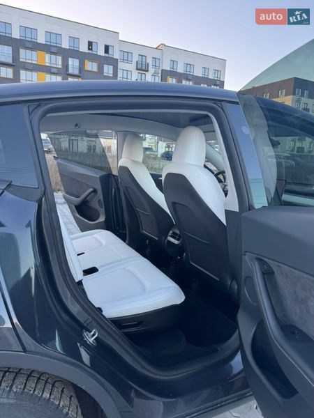 Внедорожник / Кроссовер Tesla Model Y 2024 в Киеве