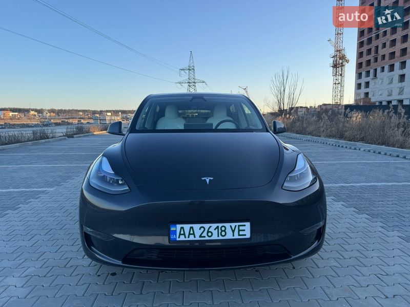 Tesla Model Y 2024