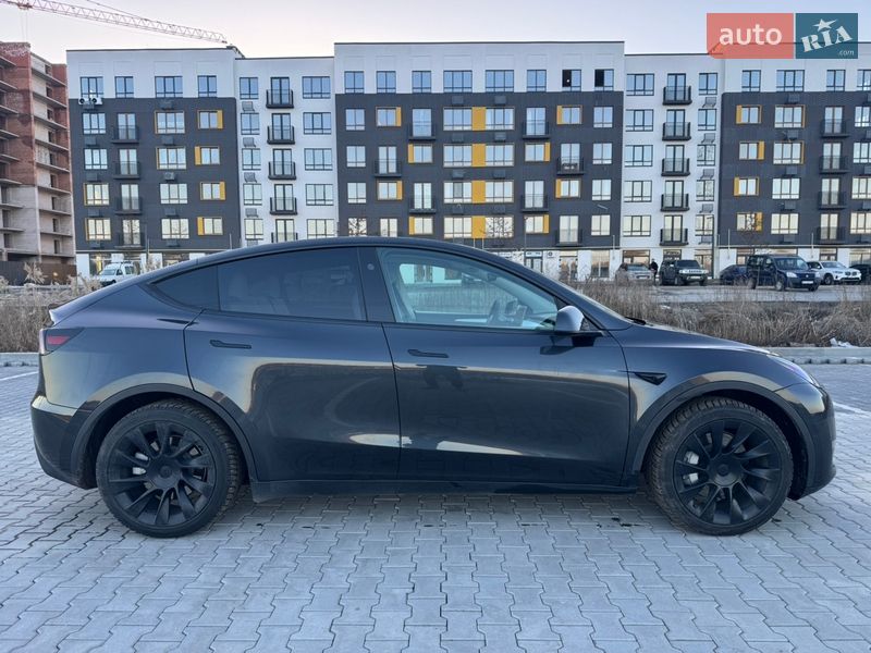 Внедорожник / Кроссовер Tesla Model Y 2024 в Киеве