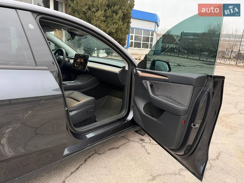 Внедорожник / Кроссовер Tesla Model Y 2024 в Запорожье