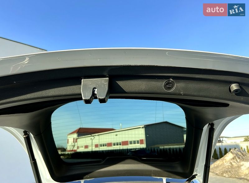 Внедорожник / Кроссовер Tesla Model Y 2023 в Луцке