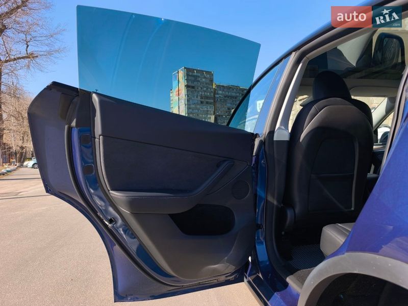 Позашляховик / Кросовер Tesla Model Y 2024 в Дніпрі