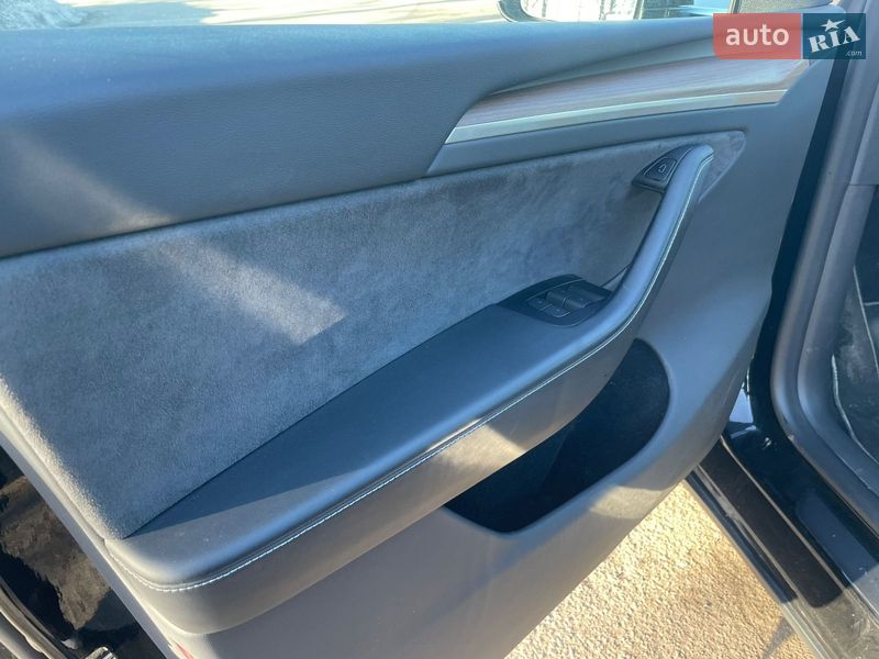Позашляховик / Кросовер Tesla Model Y 2024 в Рівному