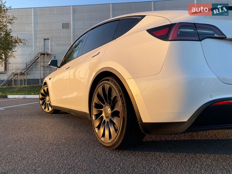 Позашляховик / Кросовер Tesla Model Y 2022 в Рівному фото 14 Позашляховик / Кросовер Tesla Model Y 2022 в Рівному