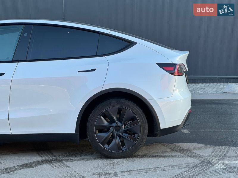 Внедорожник / Кроссовер Tesla Model Y 2024 в Киеве