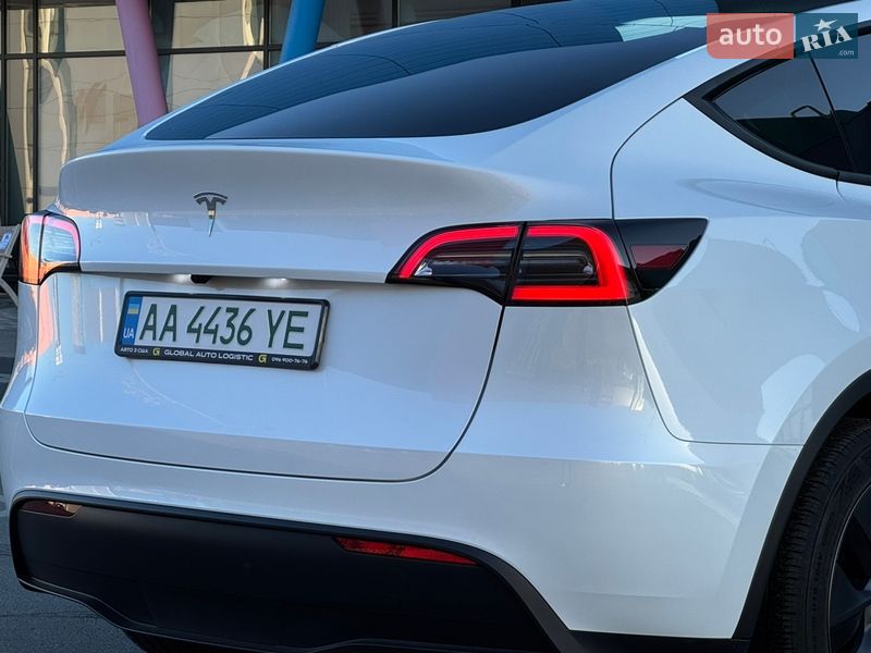Внедорожник / Кроссовер Tesla Model Y 2024 в Киеве