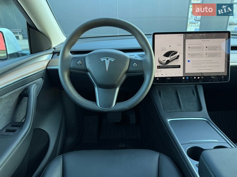 Внедорожник / Кроссовер Tesla Model Y 2024 в Киеве