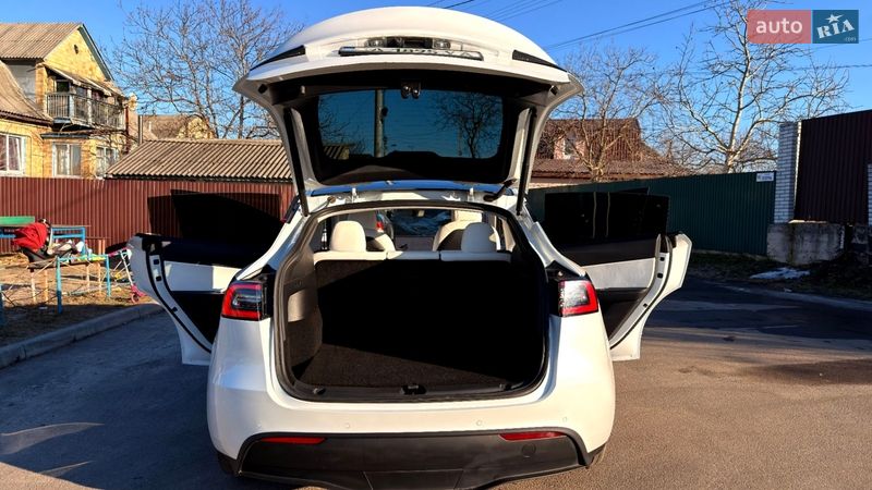 Позашляховик / Кросовер Tesla Model Y 2020 в Києві фото 14 Позашляховик / Кросовер Tesla Model Y 2020 в Києві