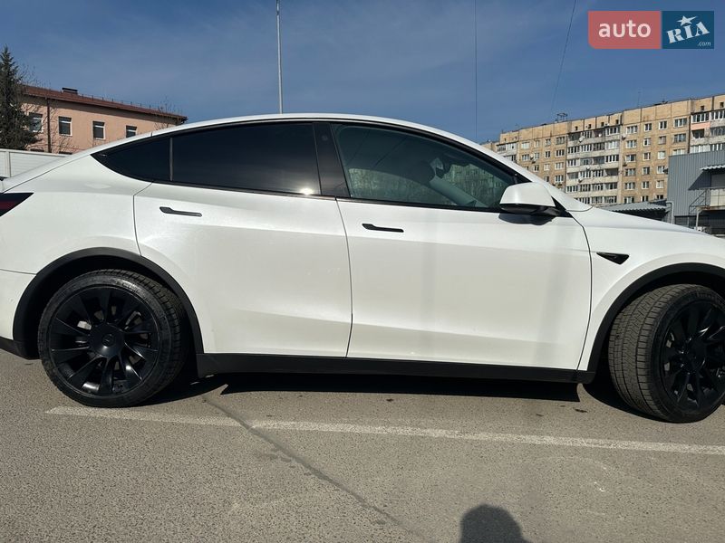 Позашляховик / Кросовер Tesla Model Y 2021 в Львові