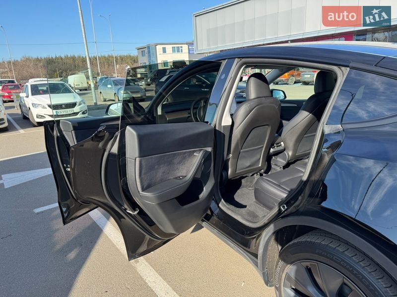 Внедорожник / Кроссовер Tesla Model Y 2024 в Киеве
