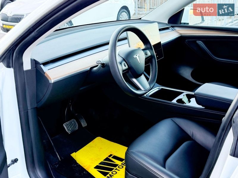 Внедорожник / Кроссовер Tesla Model Y 2023 в Киеве