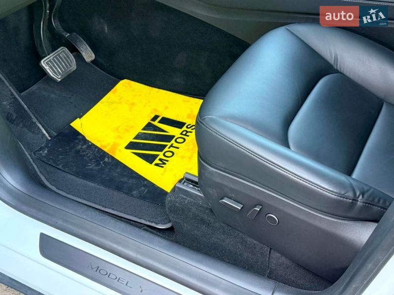 Внедорожник / Кроссовер Tesla Model Y 2023 в Киеве