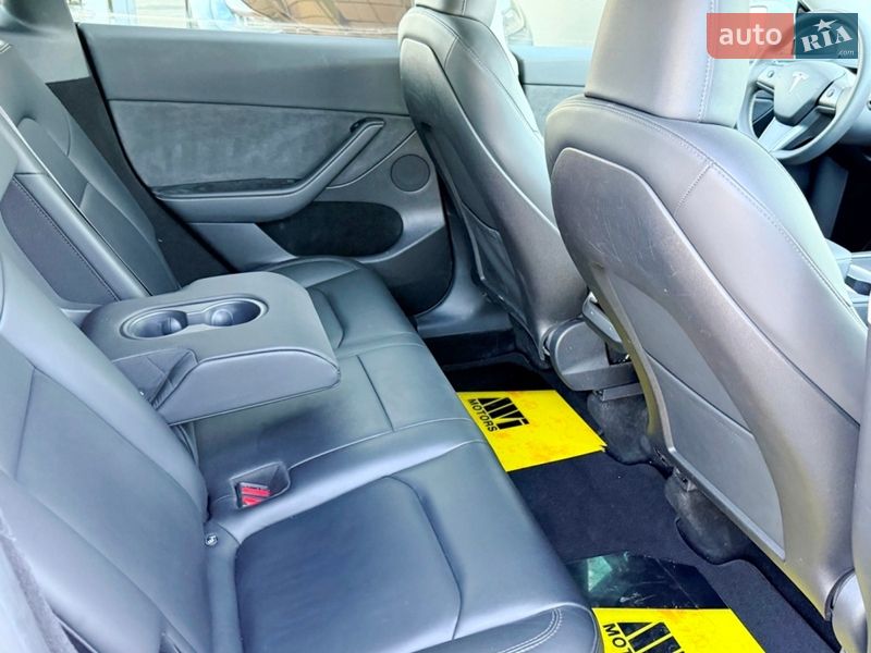 Внедорожник / Кроссовер Tesla Model Y 2023 в Киеве