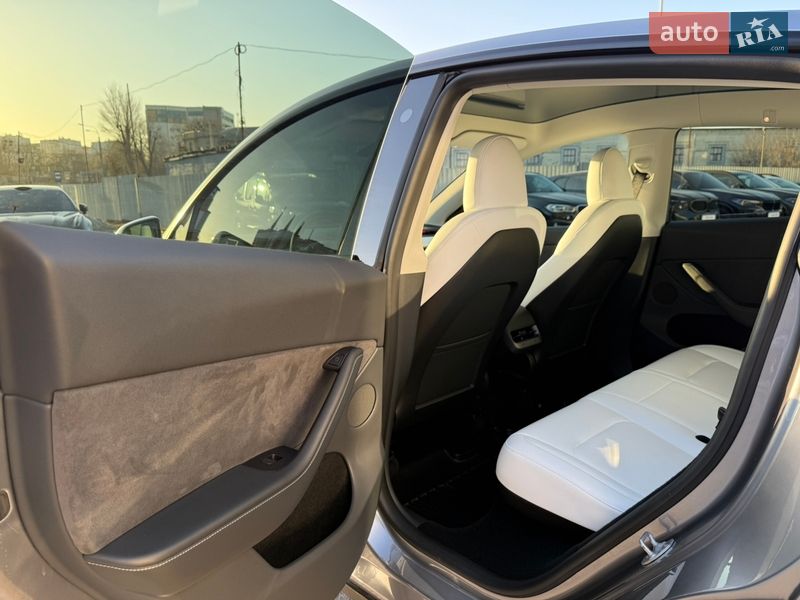 Внедорожник / Кроссовер Tesla Model Y 2023 в Харькове