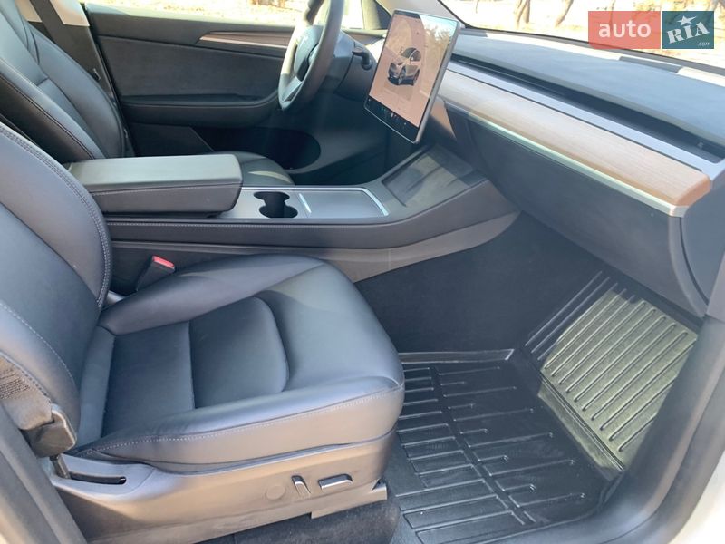 Позашляховик / Кросовер Tesla Model Y 2023 в Києві фото 13 Позашляховик / Кросовер Tesla Model Y 2023 в Києві