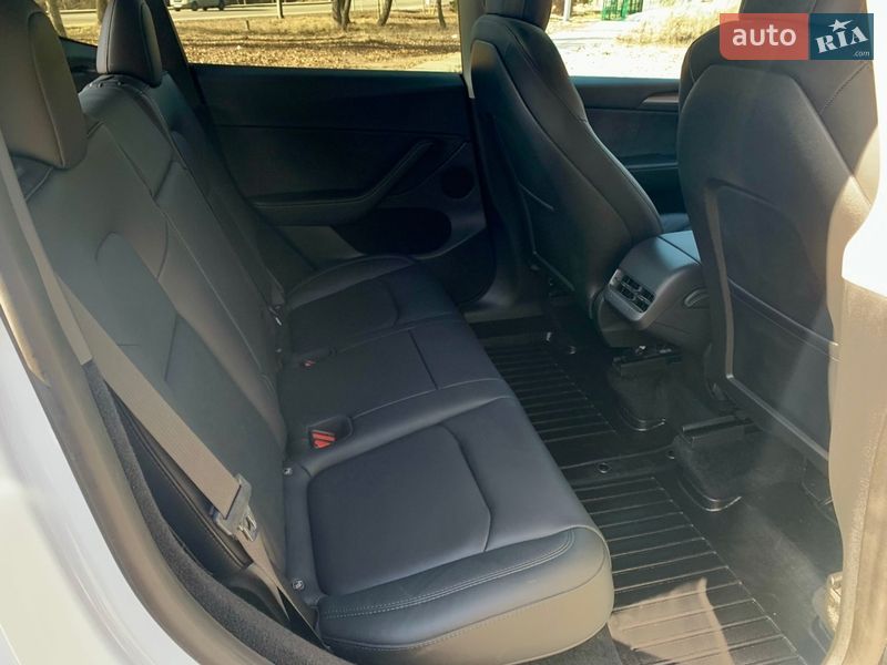 Позашляховик / Кросовер Tesla Model Y 2023 в Києві фото 27 Позашляховик / Кросовер Tesla Model Y 2023 в Києві