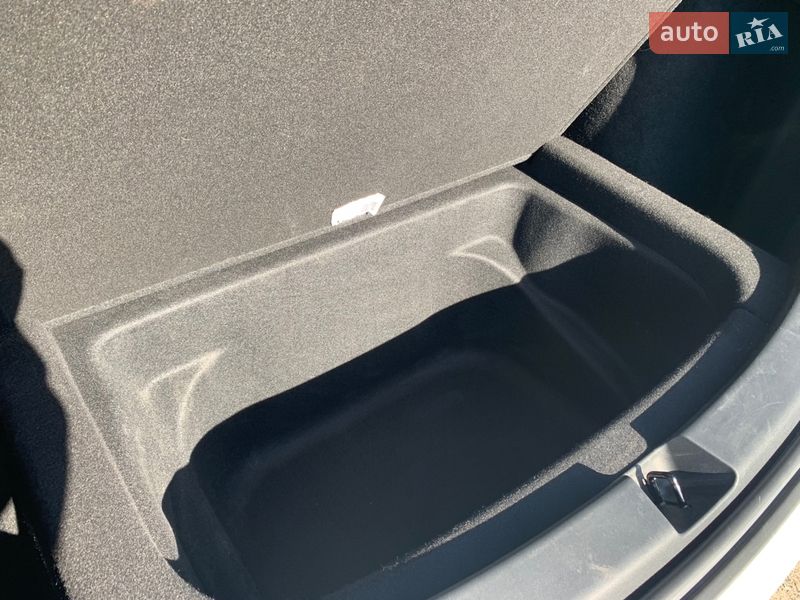 Позашляховик / Кросовер Tesla Model Y 2023 в Києві фото 30 Позашляховик / Кросовер Tesla Model Y 2023 в Києві