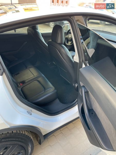 Позашляховик / Кросовер Tesla Model Y 2021 в Львові