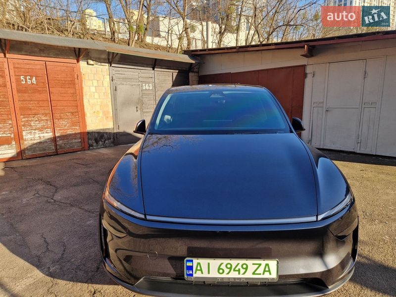 Tesla Model Y 2025 Tesla Model Y 2025