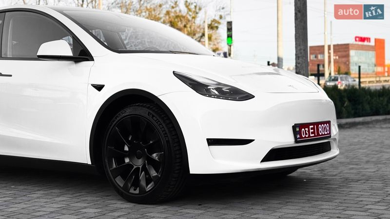 Внедорожник / Кроссовер Tesla Model Y 2023 в Ровно