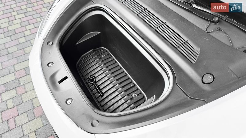 Внедорожник / Кроссовер Tesla Model Y 2023 в Ровно