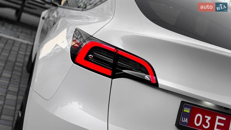 Внедорожник / Кроссовер Tesla Model Y 2023 в Ровно