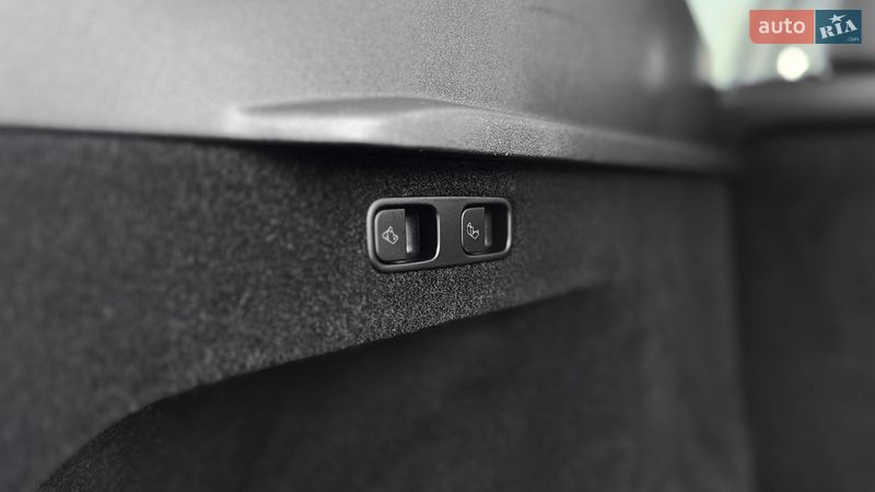 Внедорожник / Кроссовер Tesla Model Y 2023 в Ровно