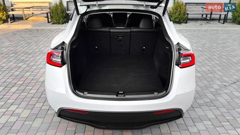 Внедорожник / Кроссовер Tesla Model Y 2023 в Ровно