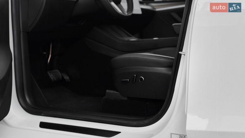 Внедорожник / Кроссовер Tesla Model Y 2023 в Ровно