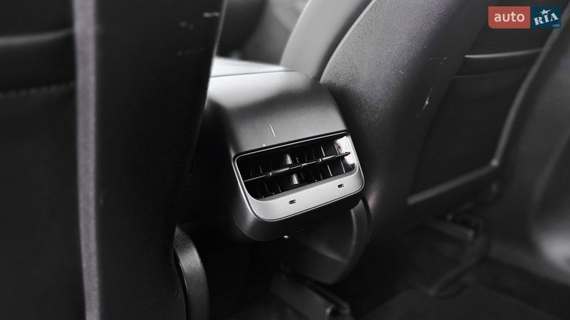 Внедорожник / Кроссовер Tesla Model Y 2023 в Ровно