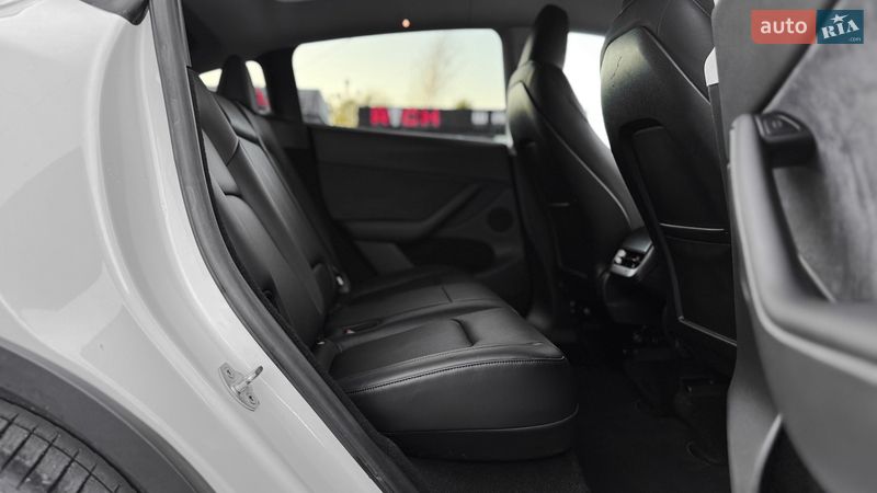 Внедорожник / Кроссовер Tesla Model Y 2023 в Ровно