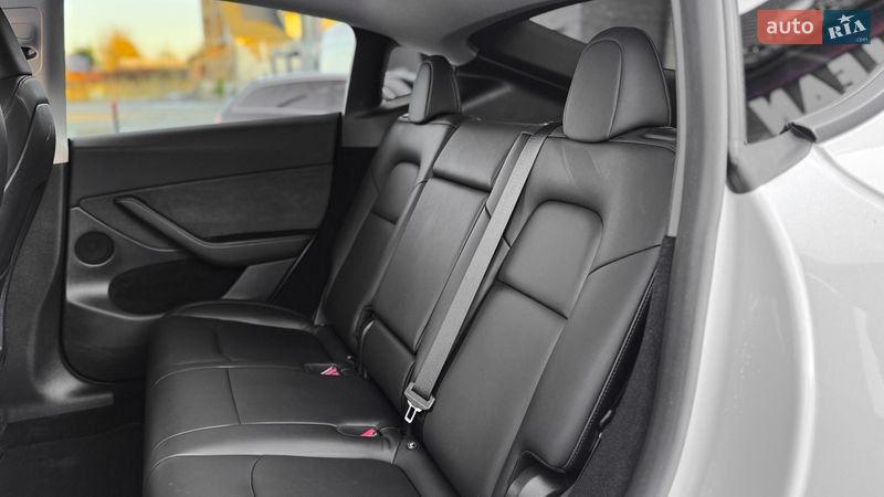 Внедорожник / Кроссовер Tesla Model Y 2023 в Ровно