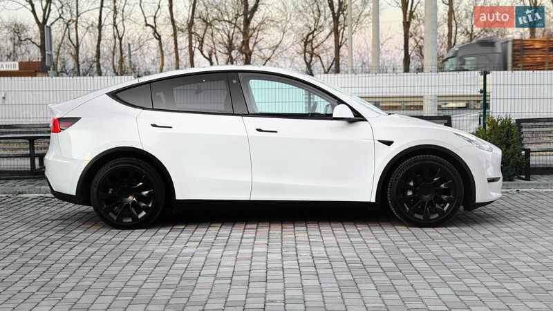 Внедорожник / Кроссовер Tesla Model Y 2023 в Ровно