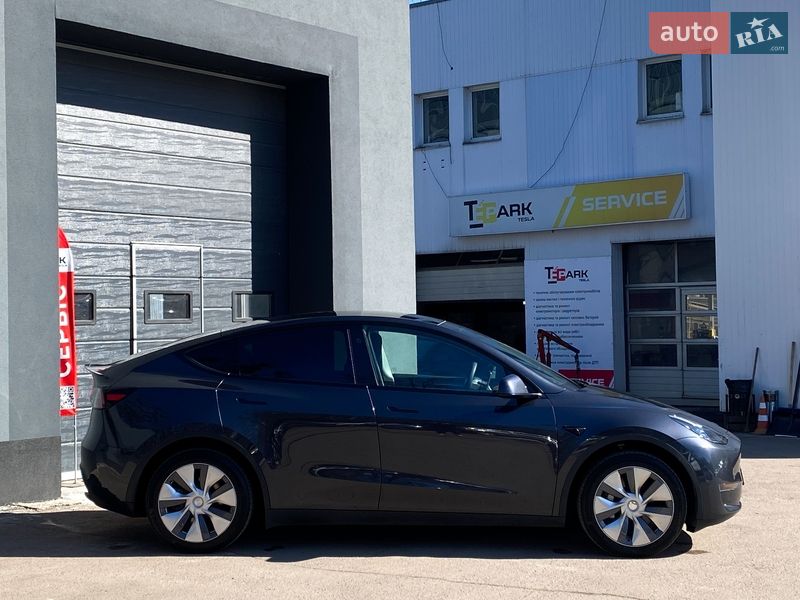 Позашляховик / Кросовер Tesla Model Y 2024 в Києві