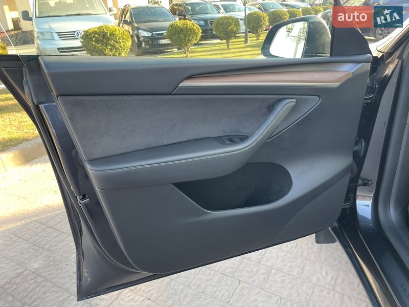 Внедорожник / Кроссовер Tesla Model Y 2024 в Стрые