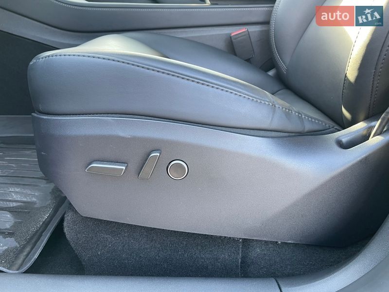 Внедорожник / Кроссовер Tesla Model Y 2024 в Стрые