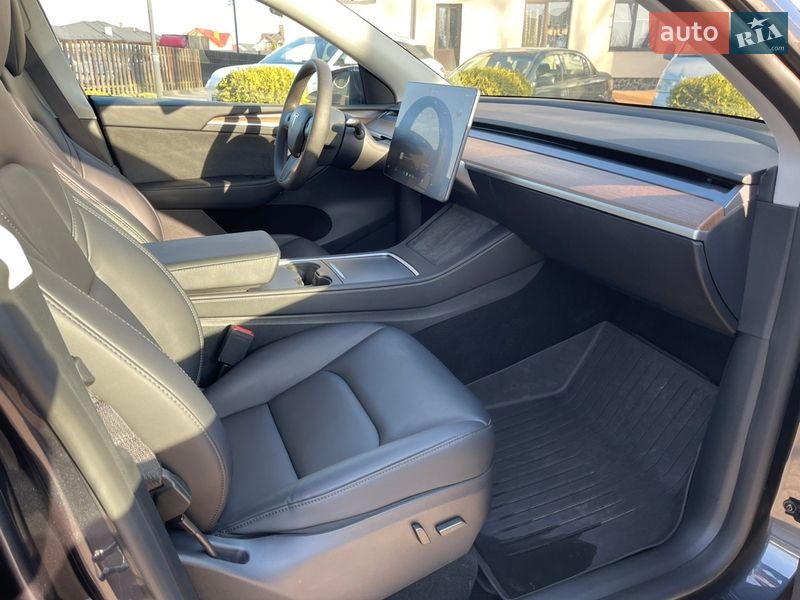 Внедорожник / Кроссовер Tesla Model Y 2024 в Стрые